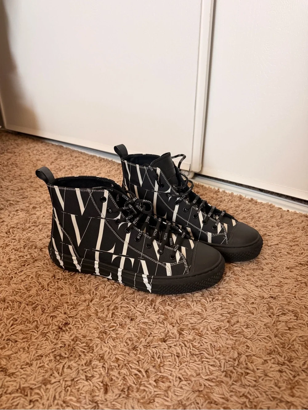 Valentino “Giggies” Men’s EUR 41 High-Top Sneakers with White Graphic Print